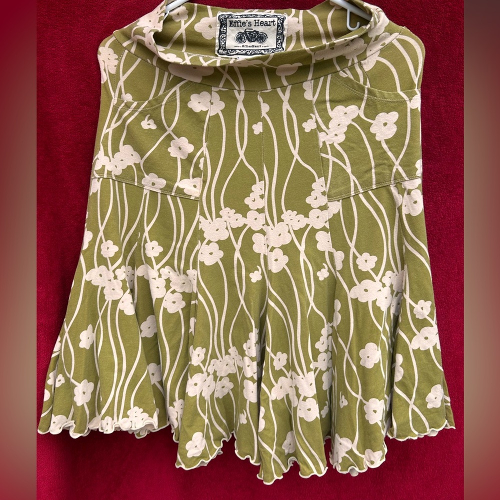Vintage vibe skirt.
